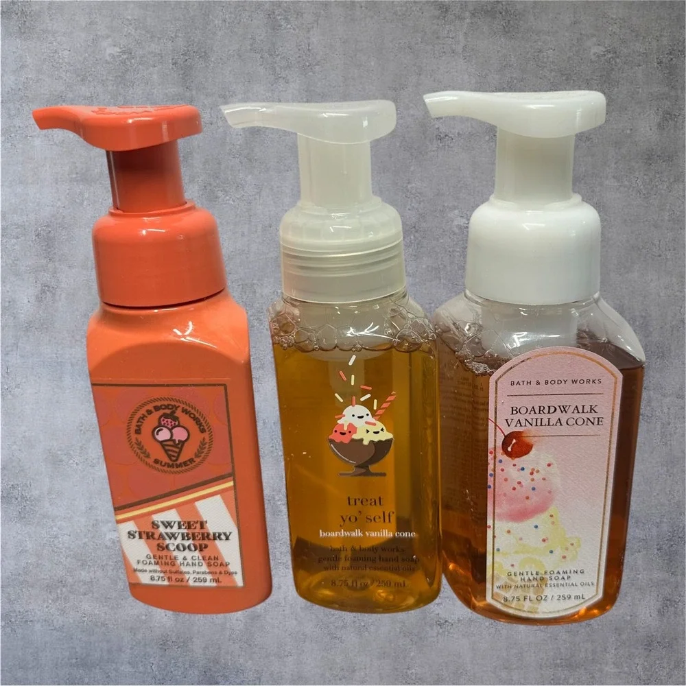 Bath & Body Works Foaming Hand Soap Set 3pk 8.75oz Vanilla/Strawberry NEW Summer